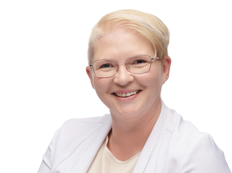 Person mit blonden Haaren und Jacke